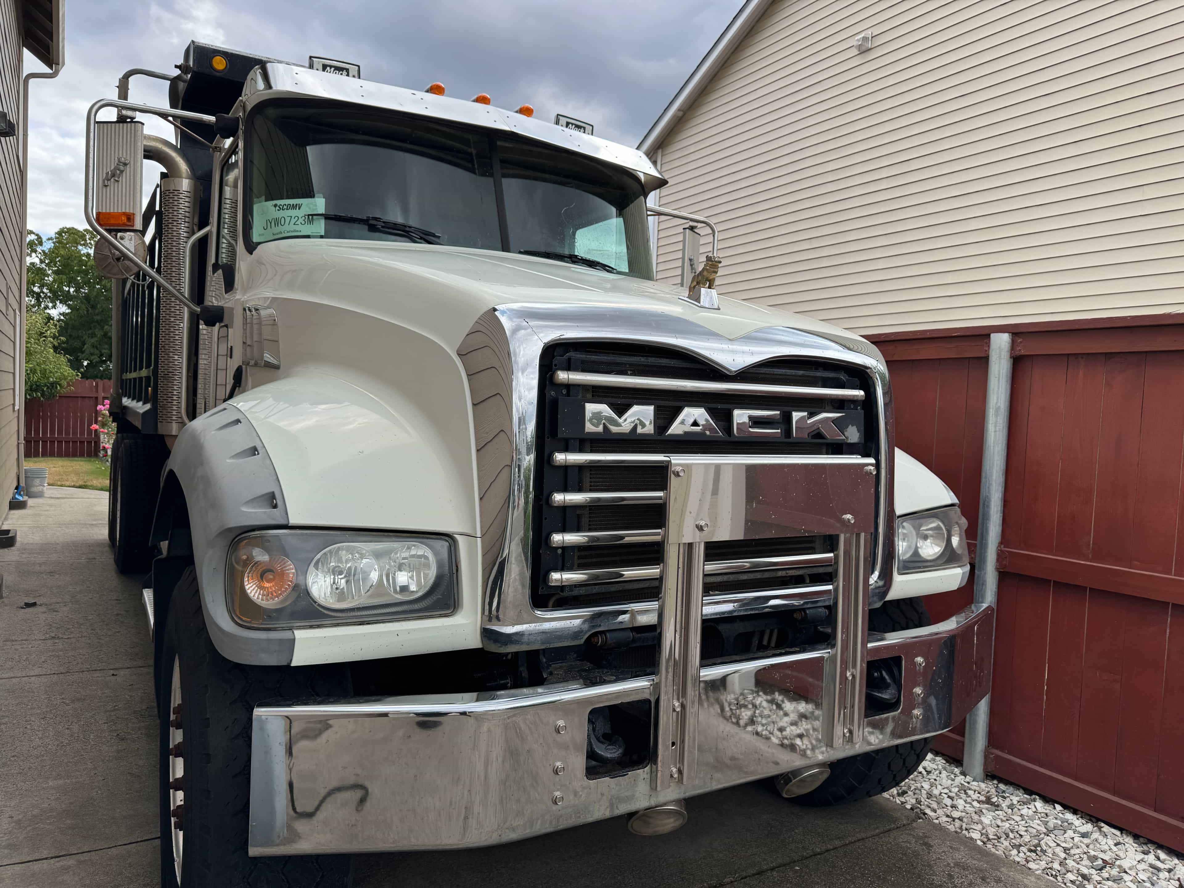 2017, White Mack GU (Granite)